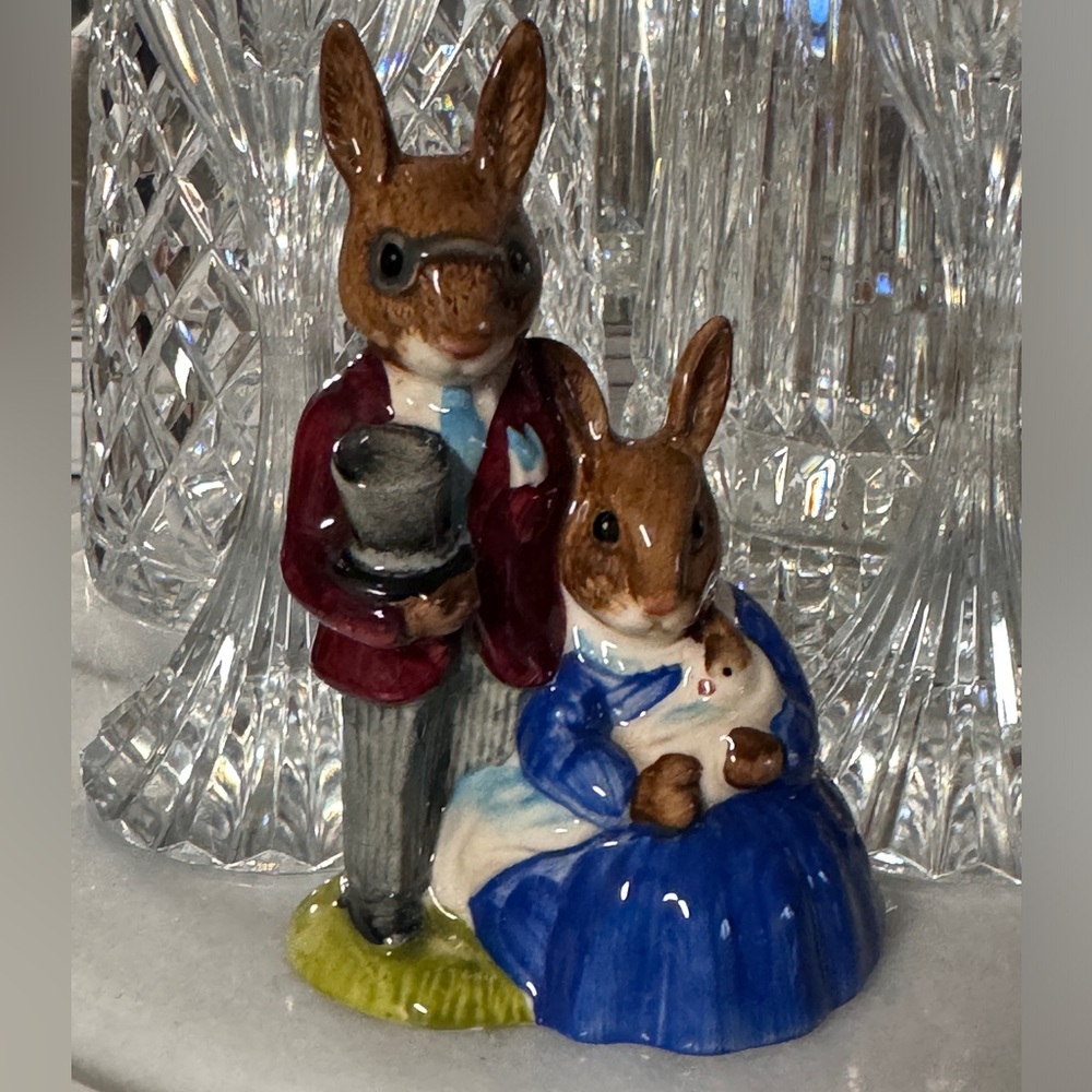 ROYAL DOULTEN BUNNYKINS FAMILY PHOTOGRAPH